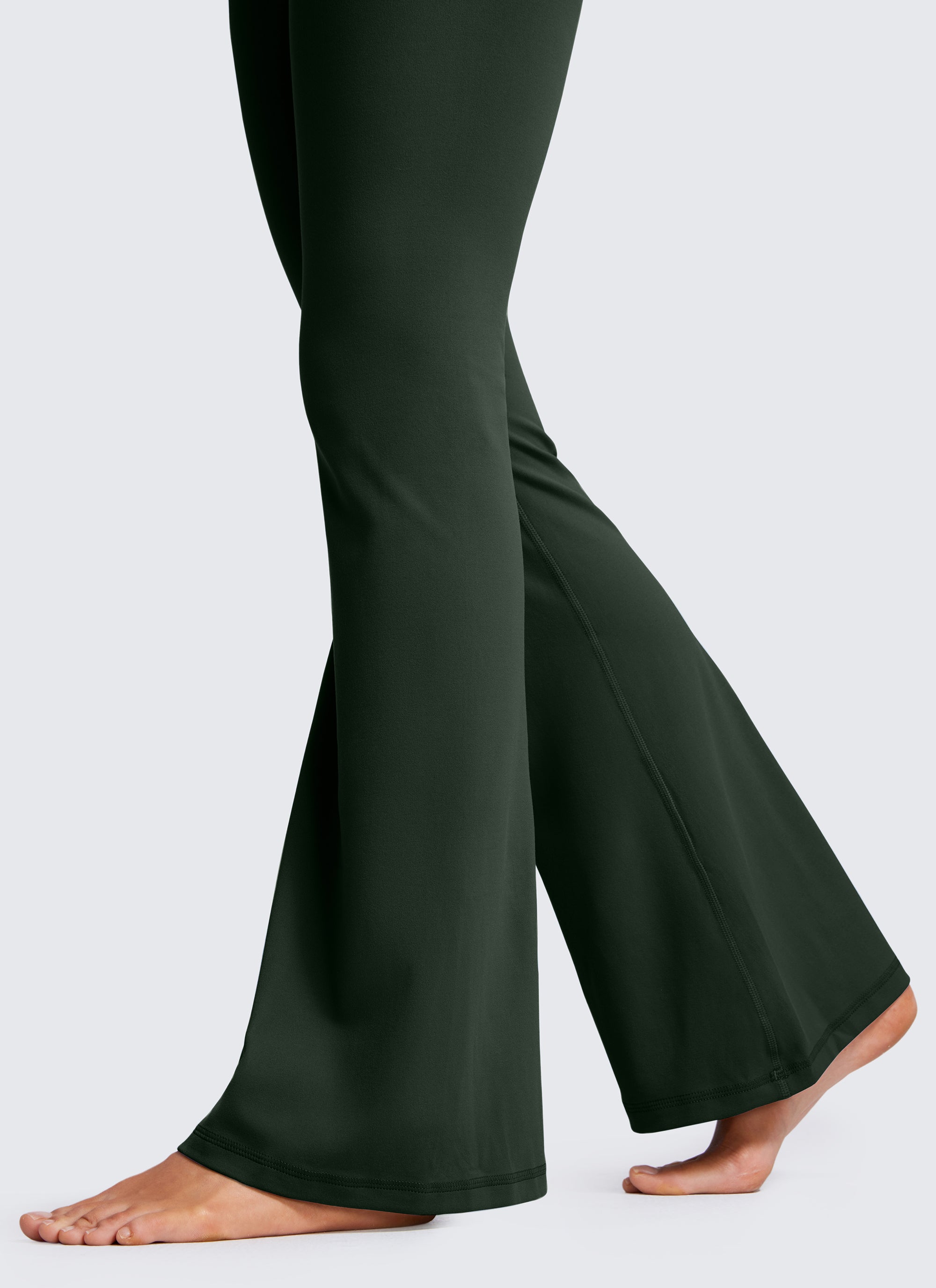 CRZ YOGA Butterluxe Leggings Acampanados con Escote en V para Mujer Leyenda Verde