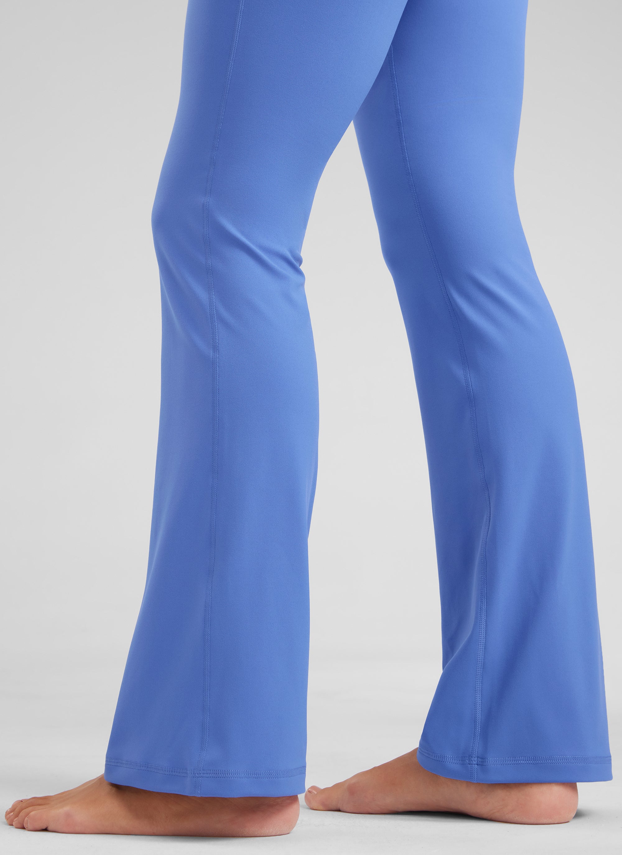 CRZ YOGA Leggings de Cintura Alta y Pierna Acampanada para Mujer Añil Salvaje @model_info:Luciana