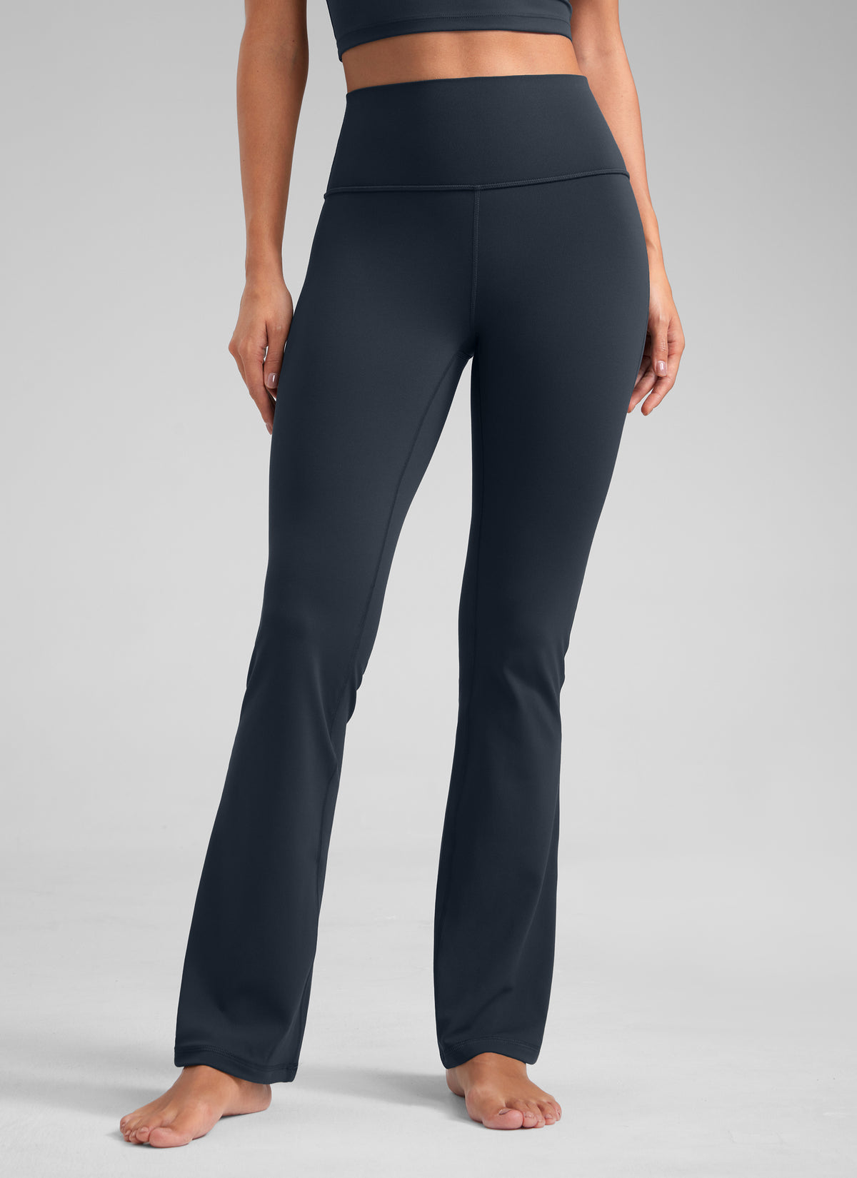 CRZ YOGA Leggings de Cintura Alta y Pierna Acampanada para Mujer True Navy @model_info:Luciana