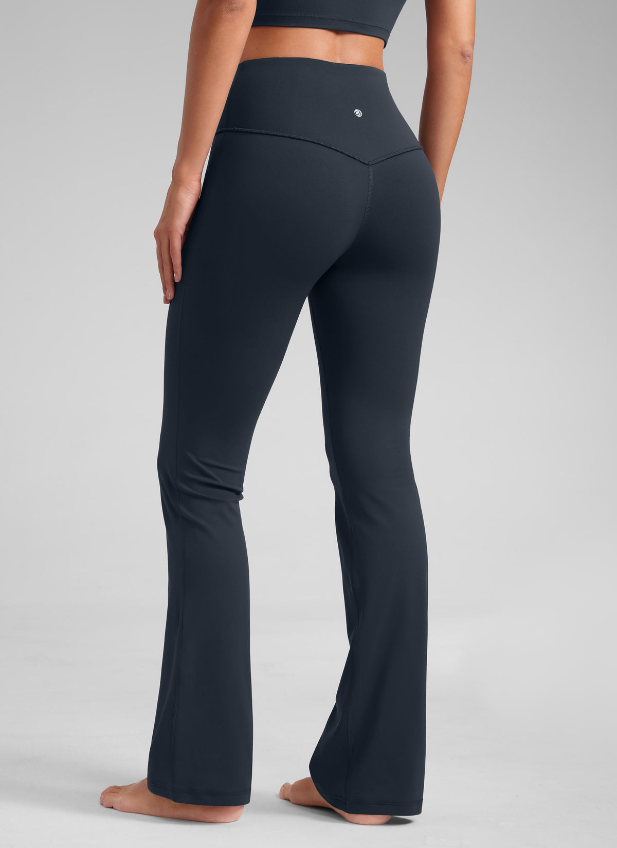 CRZ YOGA Leggings de Cintura Alta y Pierna Acampanada para Mujer True Navy @model_info:Luciana