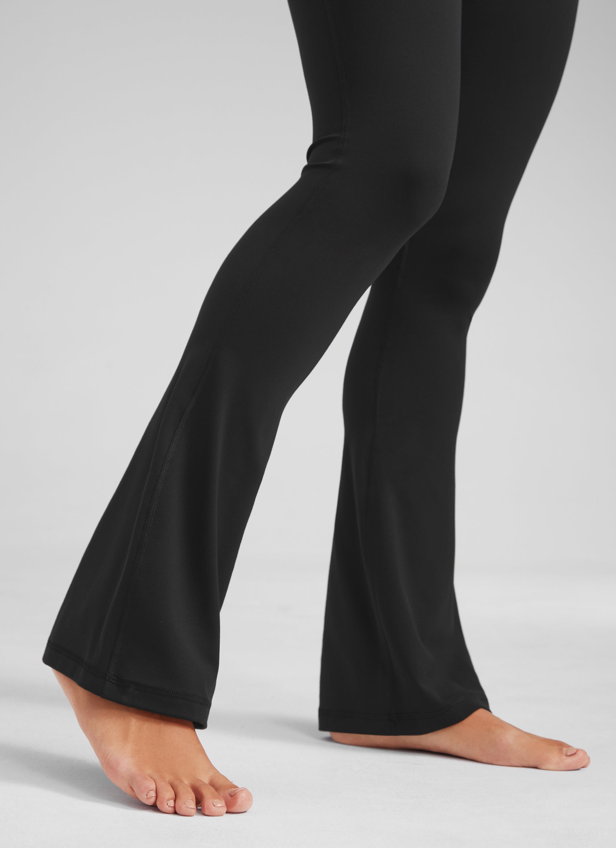 CRZ YOGA Leggings mini acampanados con bolsillos para mujer Negro