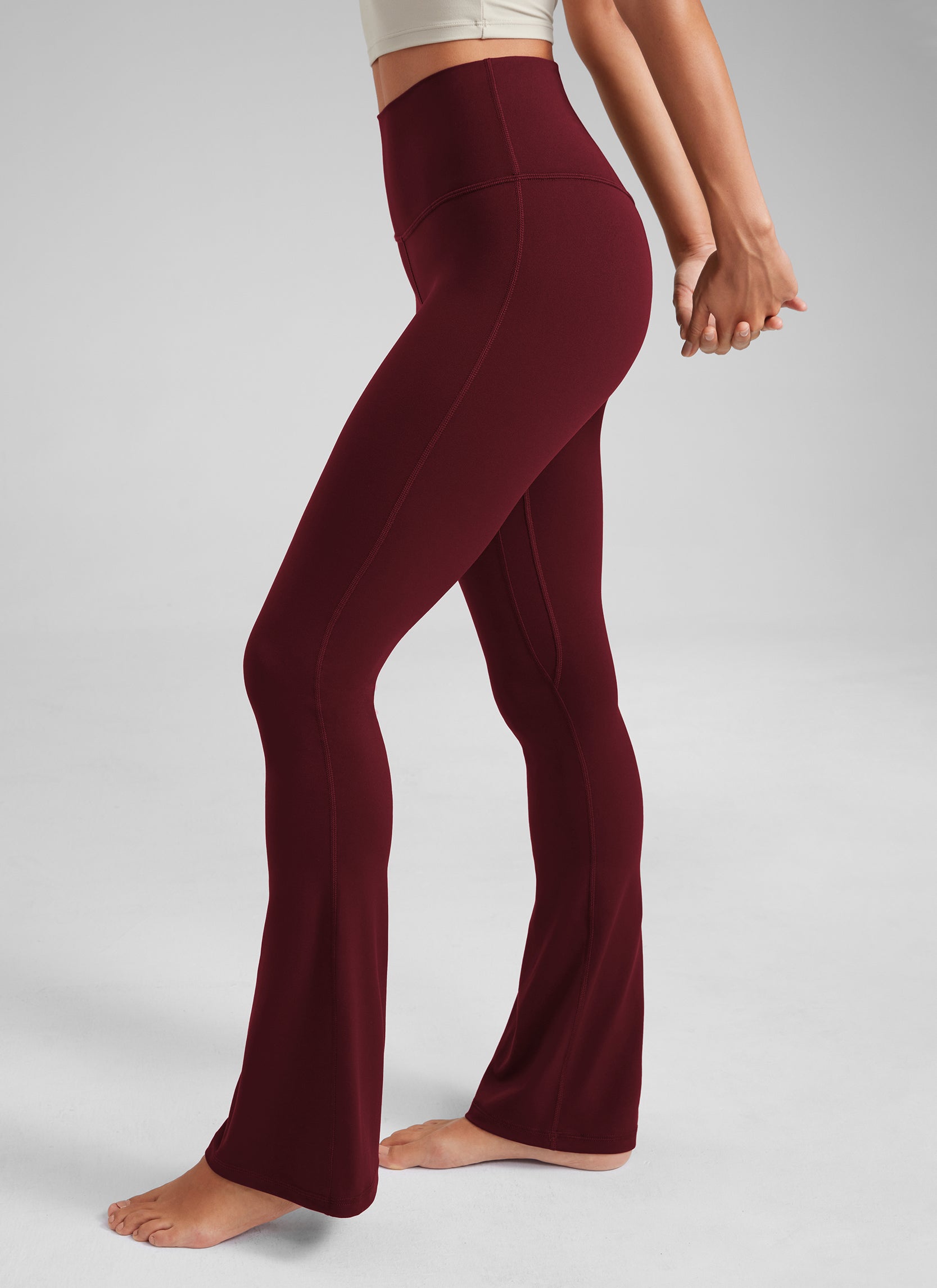 CRZ YOGA Leggings mini acampanados con bolsillos para mujer Merlot Rojo