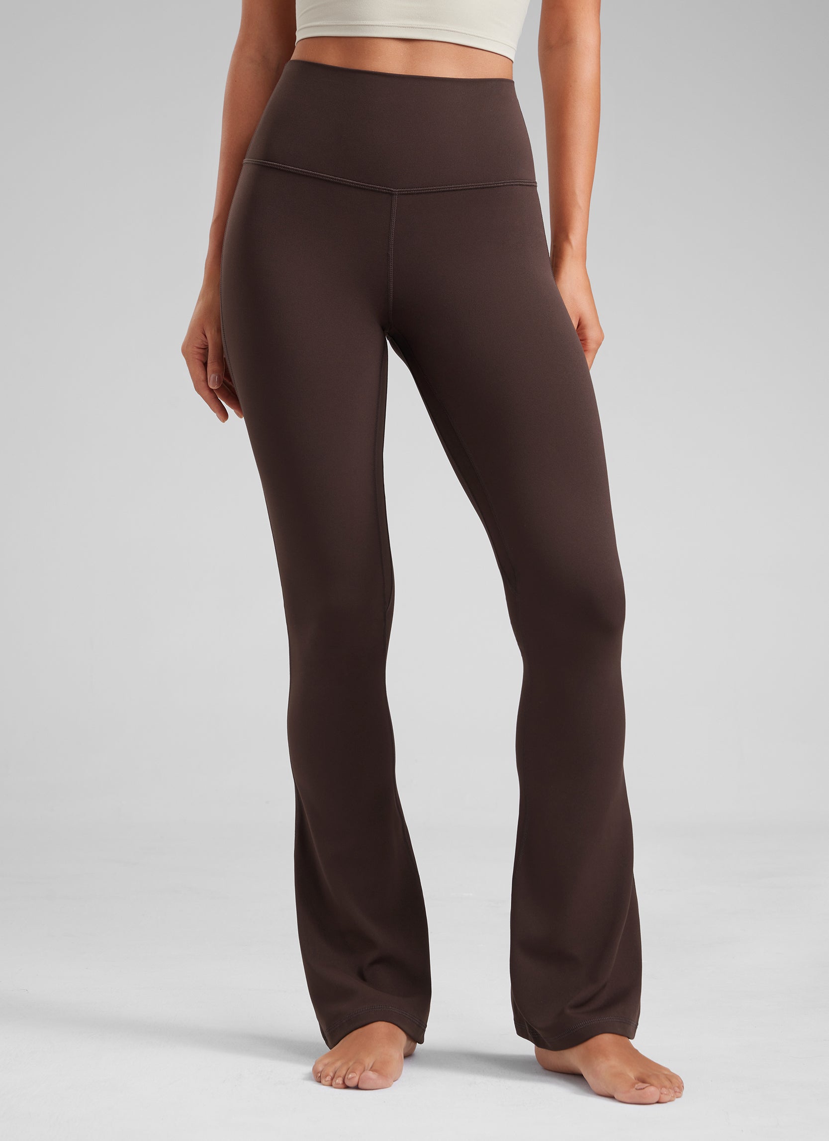 CRZ YOGA Leggings mini acampanados con bolsillos para mujer Marrón Fudge Caliente