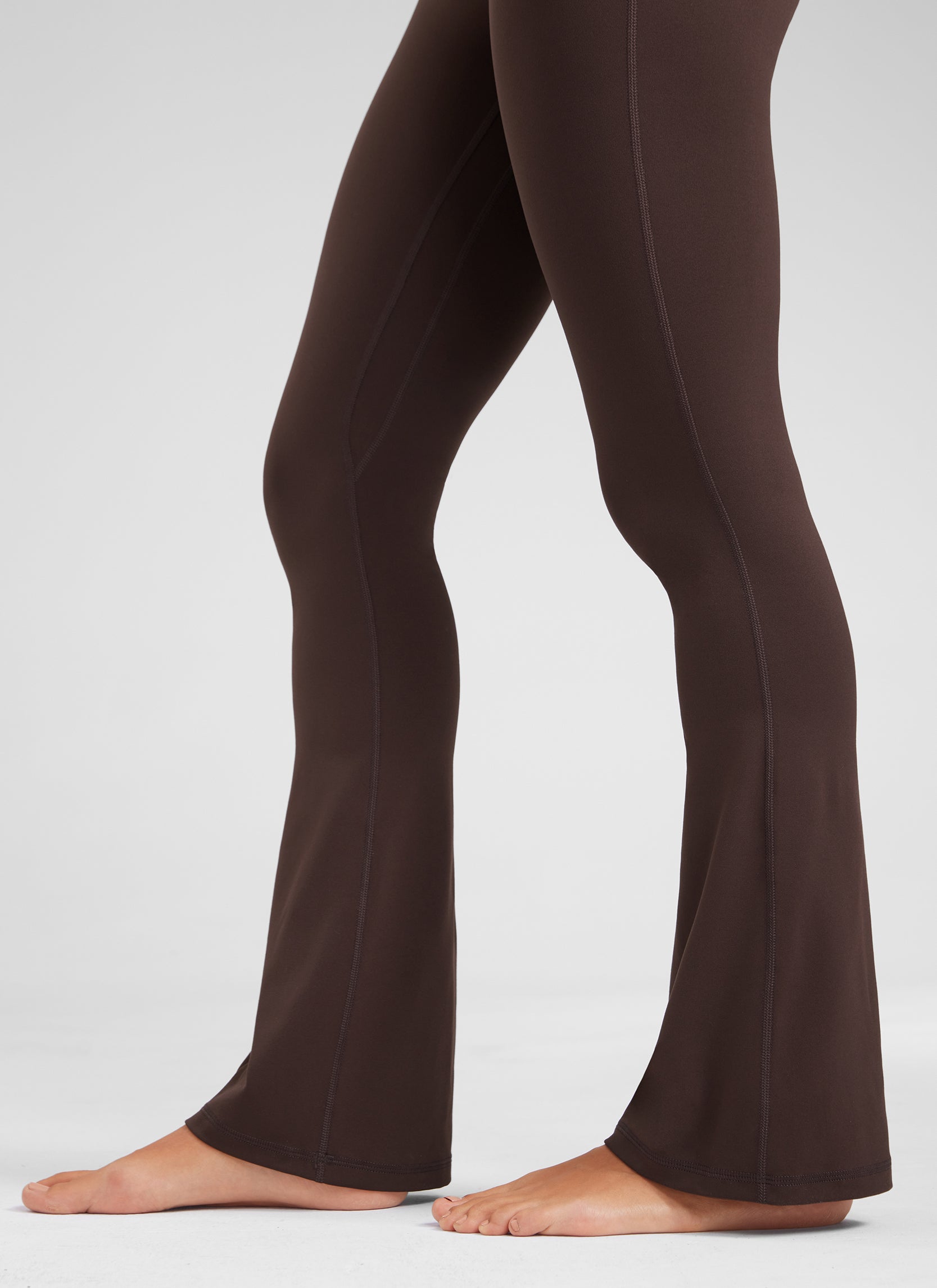 CRZ YOGA Leggings mini acampanados con bolsillos para mujer Marrón Fudge Caliente