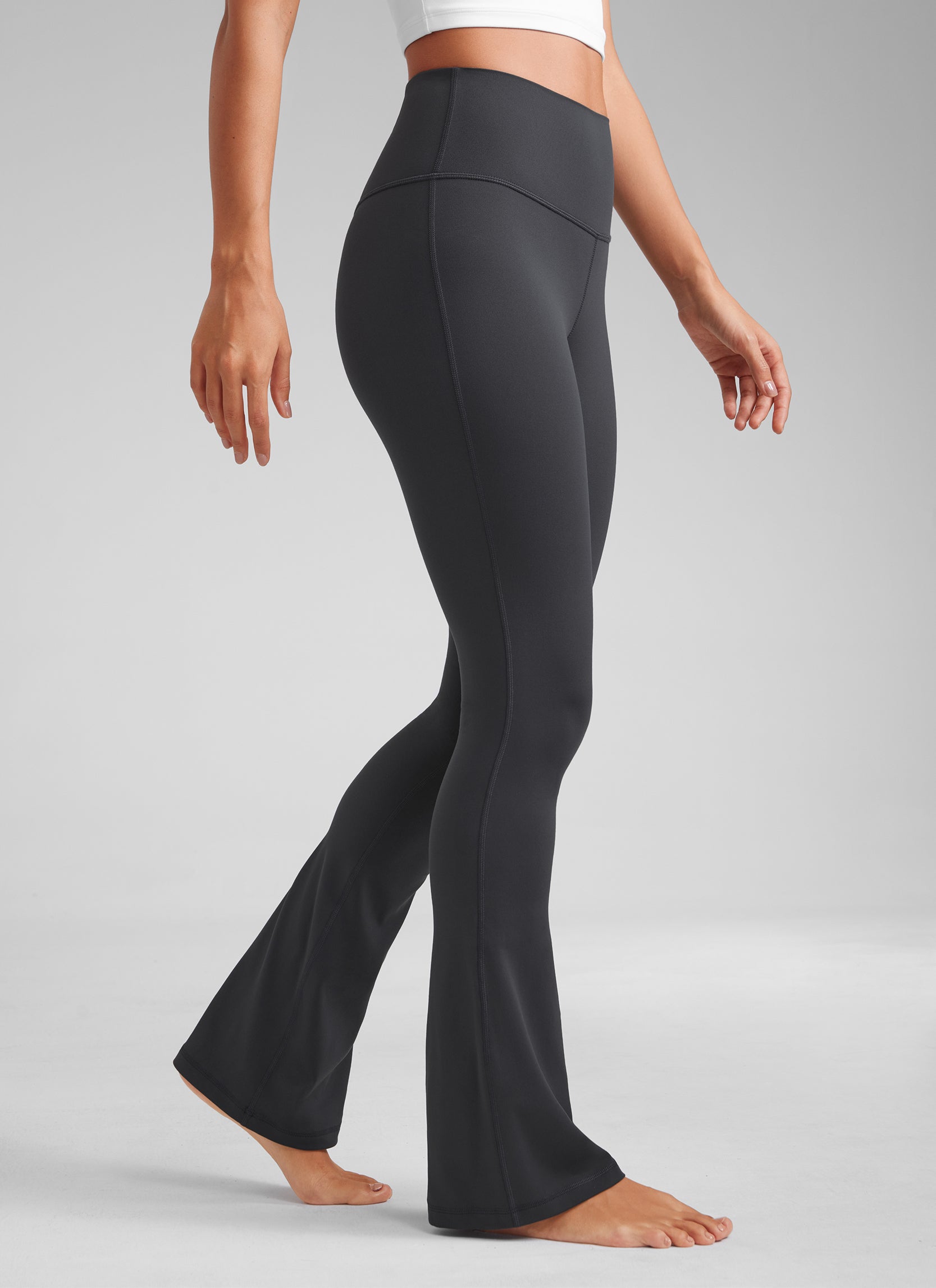 CRZ YOGA Leggings mini acampanados con bolsillos para mujer Gris misterioso