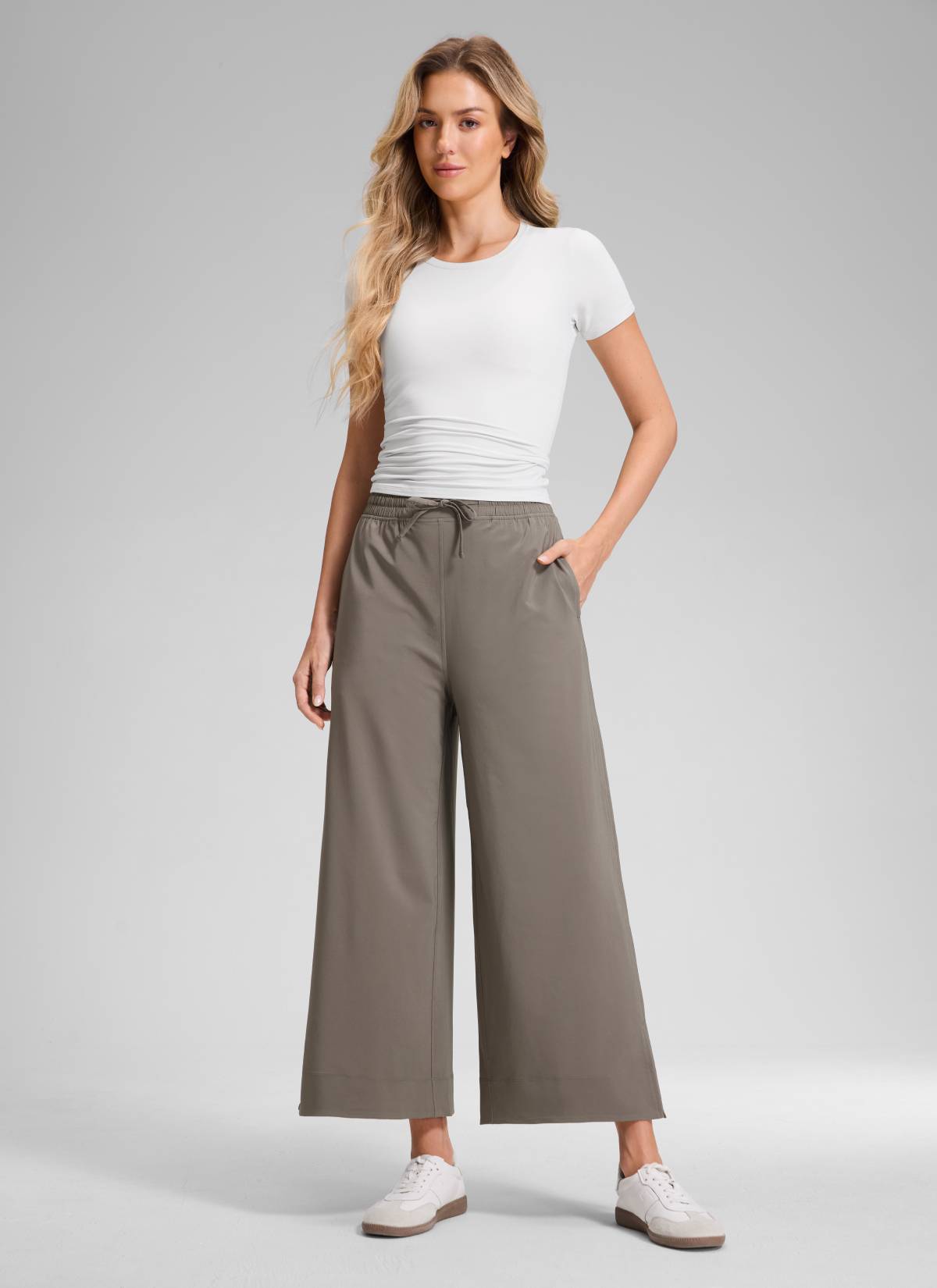 CRZ YOGA Feathery Fit Suave Pantalones de Pierna Ancha para Mujer Nomad Gris @model_info:Anna