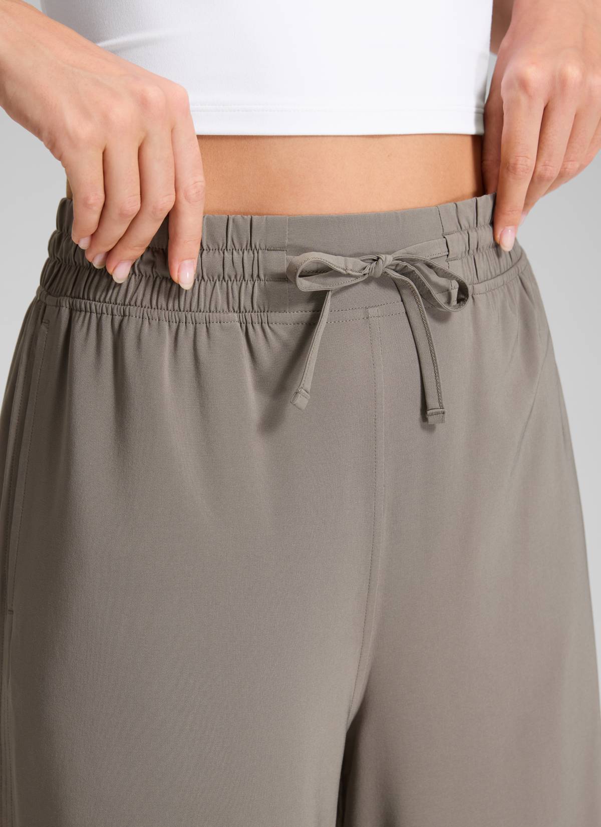 CRZ YOGA Feathery Fit Suave Pantalones de Pierna Ancha para Mujer Nomad Gris @model_info:Anna