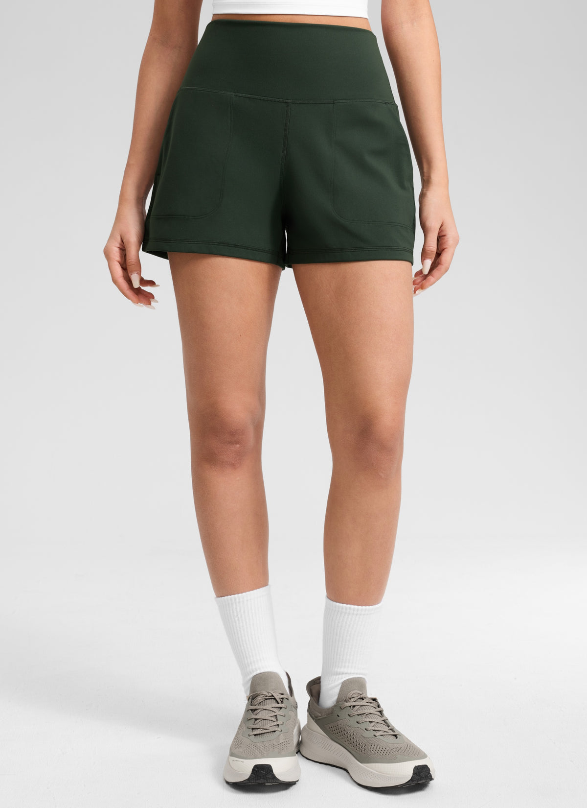 CRZ YOGA Pantalones Cortos Butterlift con Bolsillos para Mujer Leyenda Verde @model_info:Anano