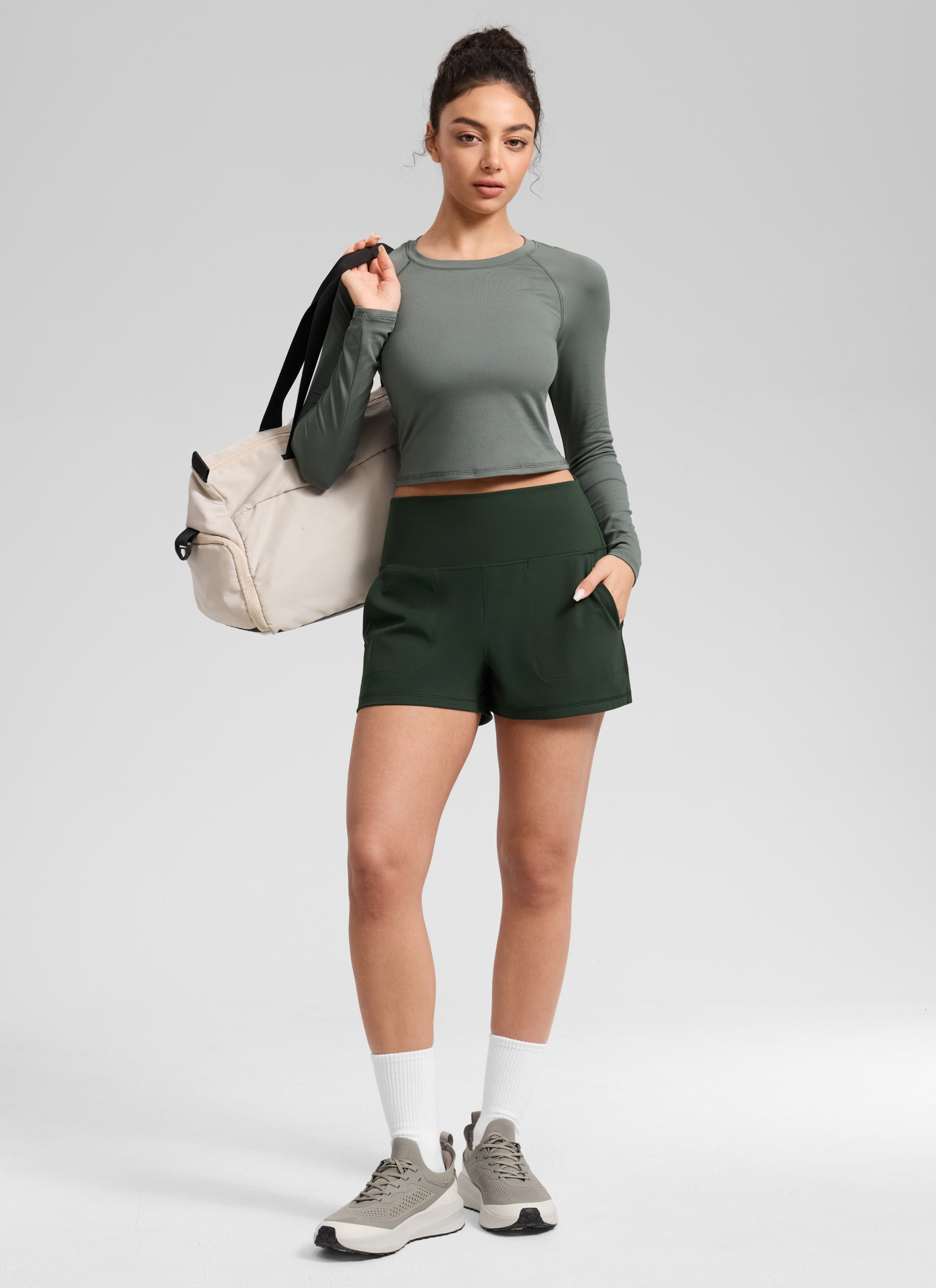 CRZ YOGA Pantalones Cortos Butterlift con Bolsillos para Mujer Leyenda Verde