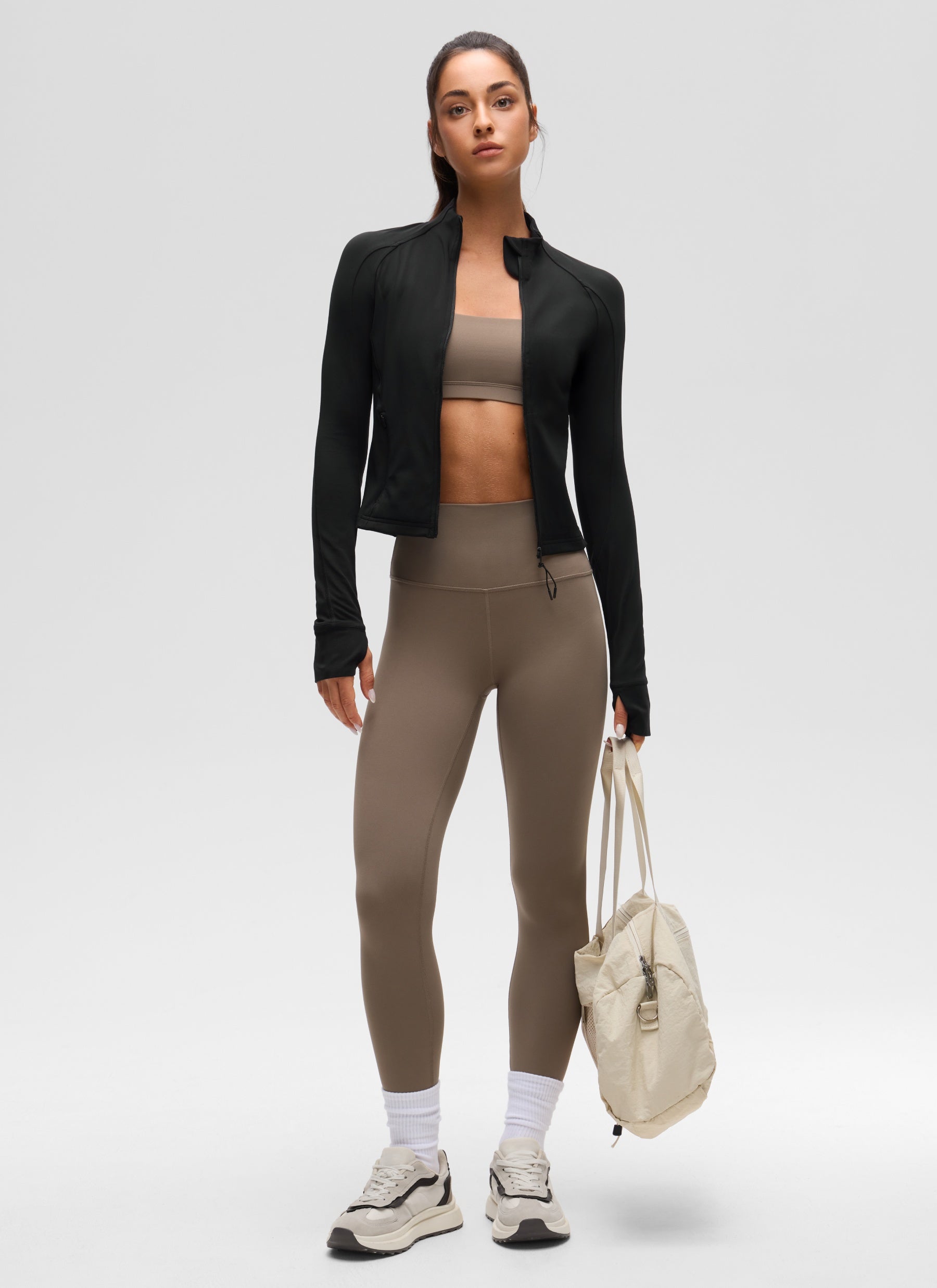 CRZ YOGA Butterluxe Chaqueta Corta con Bolsillos y Cremallera Completa Negro
