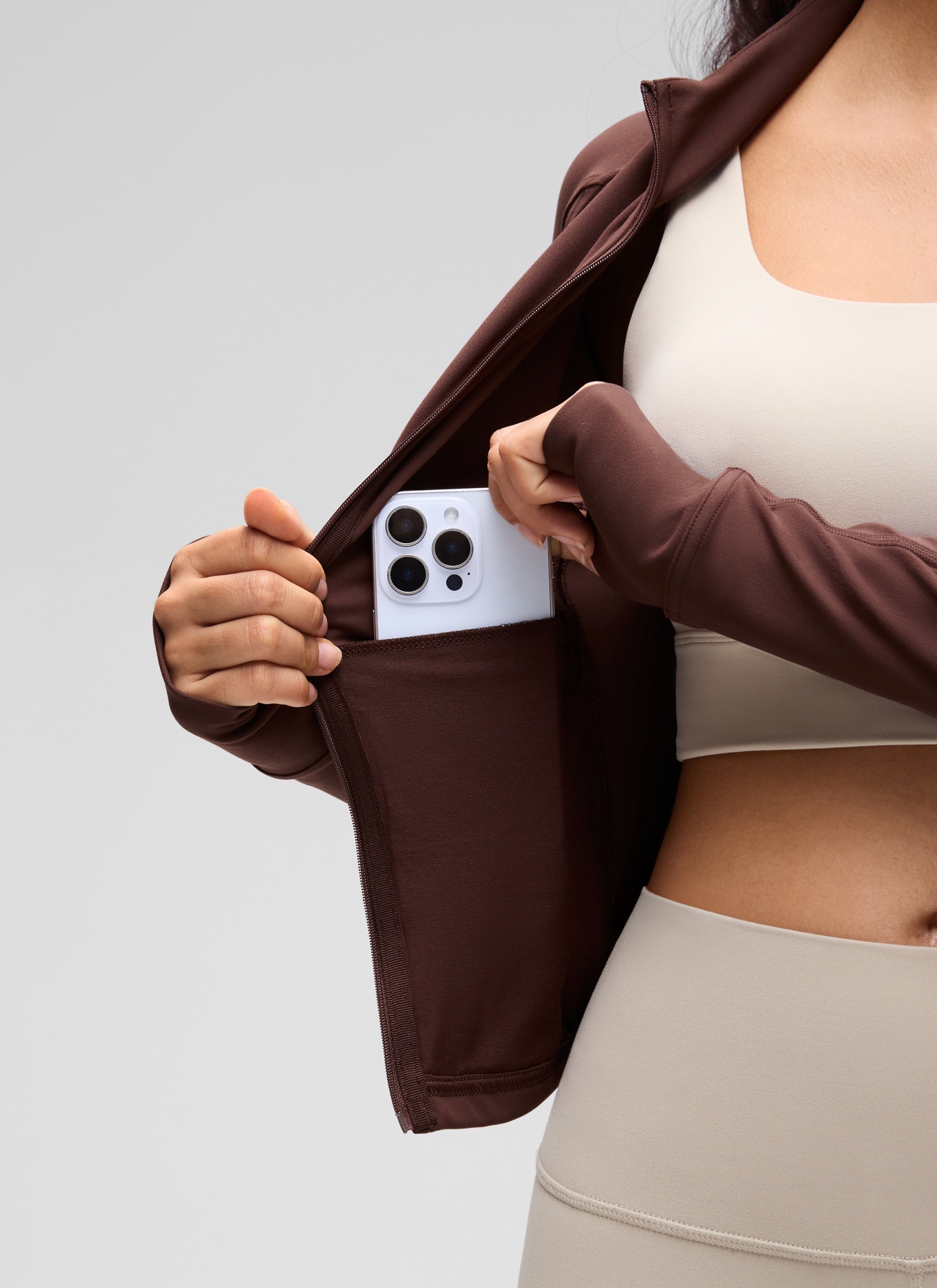 CRZ YOGA Butterluxe Chaqueta Corta con Bolsillos y Cremallera Completa Gris pardo